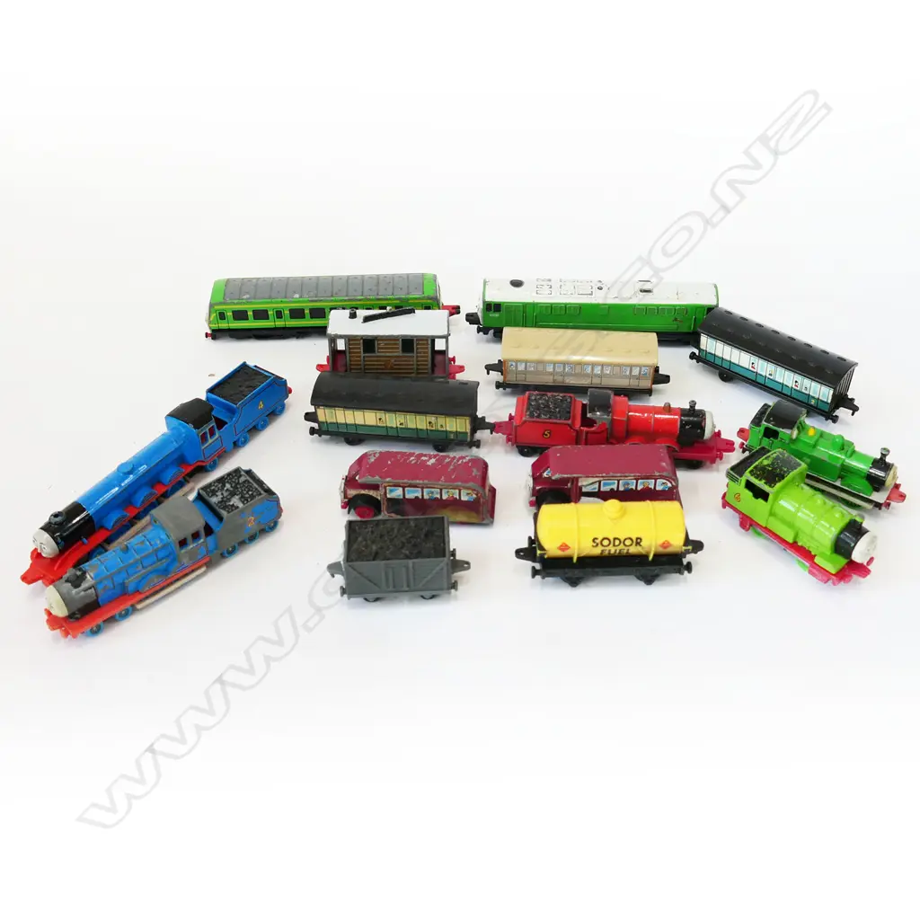 15 PIECE E.R.T. LTD TRAIN SET Image 1++